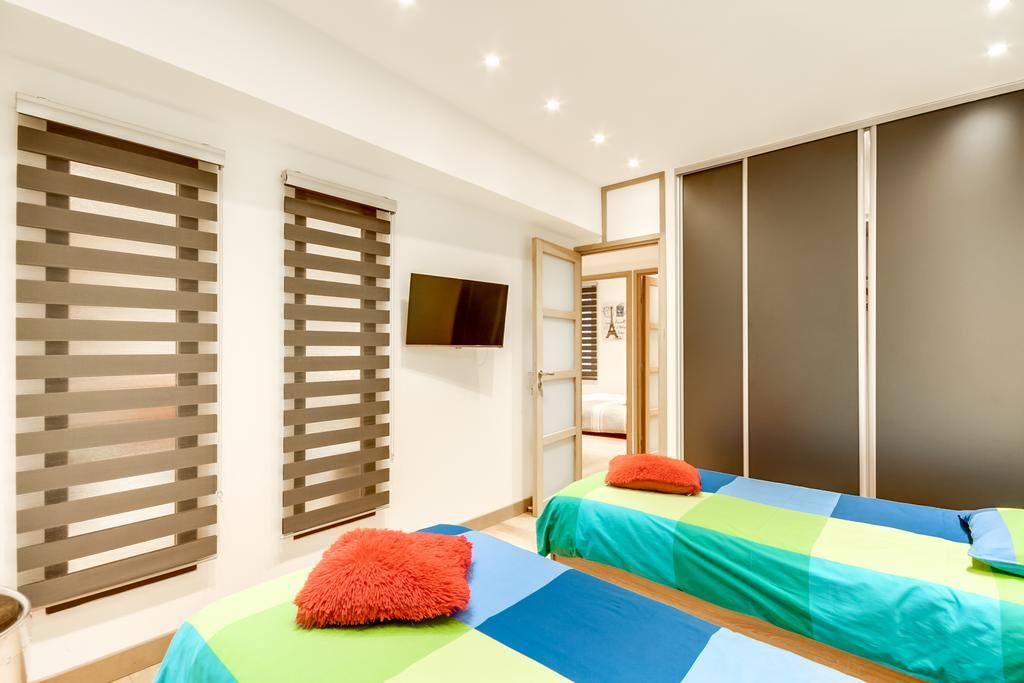 Just Renovated 138m2 On The Seine Parijs